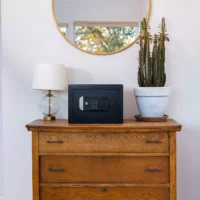 Yale-Smart-Safe_Lifestyle-1-1x1